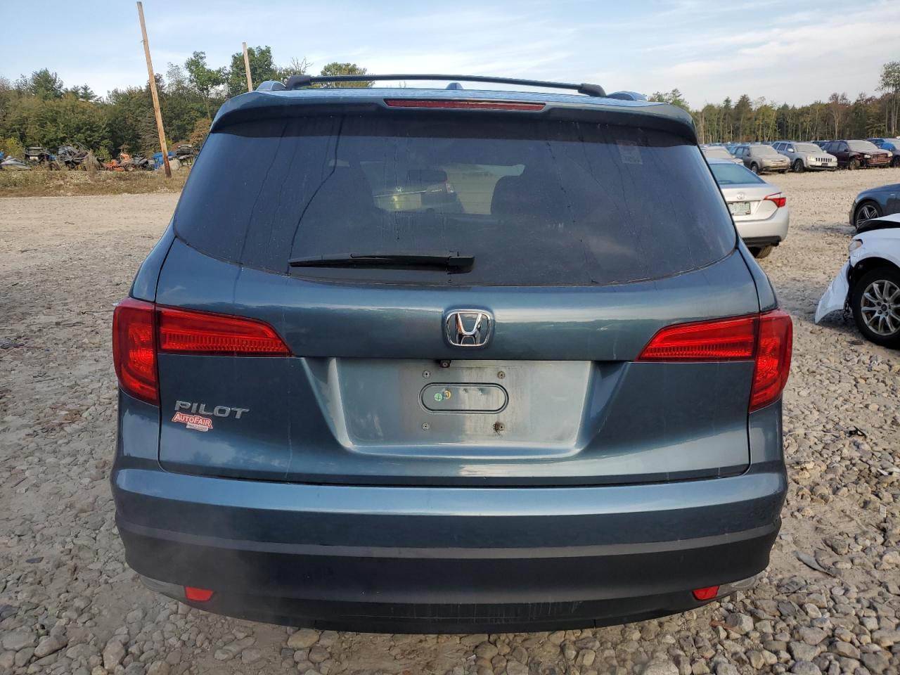 2017 Honda Pilot VIN 5FNYF5H88HB003623 Copart auction photo, side / front end damage thumbnail 6