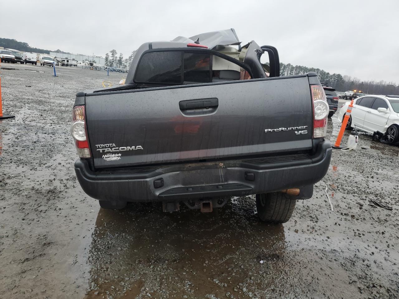 2015 Toyota Tacoma VIN 5TFJU4GN1FX090664 Copart auction photo, all over / mechanical damage thumbnail 6