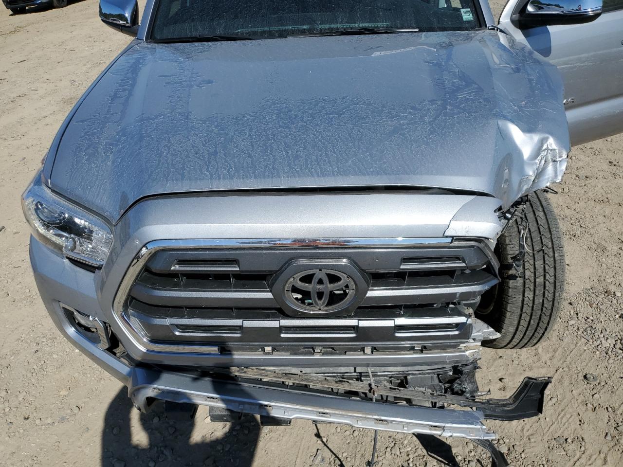 2017 Toyota Tacoma VIN 5TFEZ5CN9HX036496 Copart auction photo, front end / minor dent/scratches damage thumbnail 12