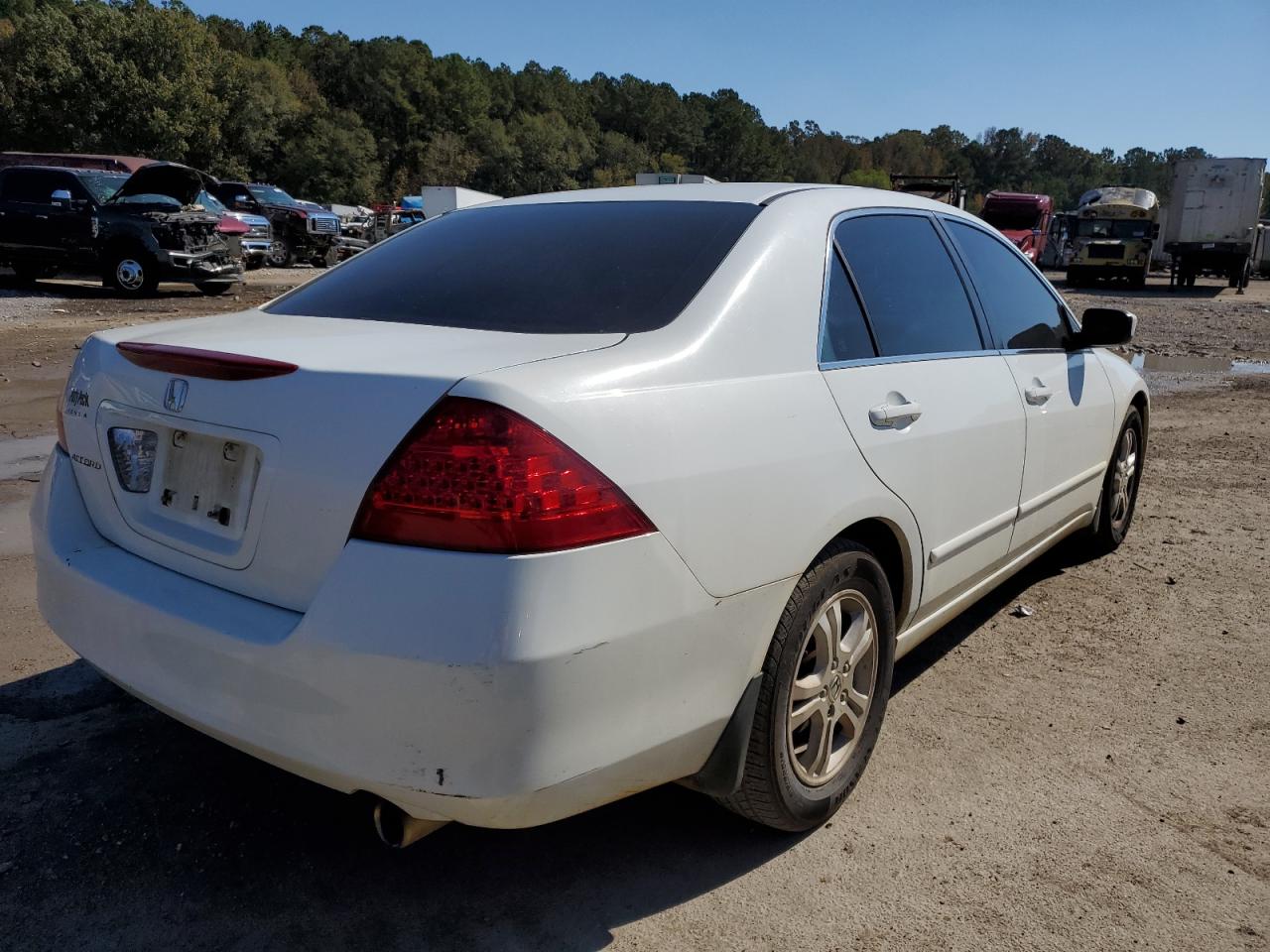 2006 Honda Accord VIN 1HGCM56376A026860 Copart auction photo, side / minor dent/scratches damage thumbnail 4