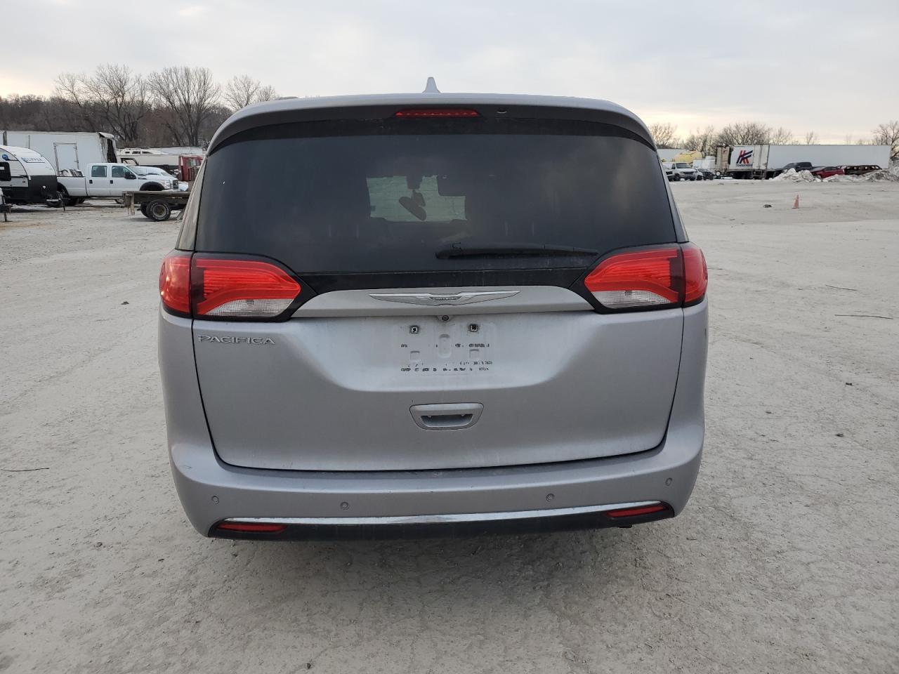 2017 Chrysler Pacifica VIN 2C4RC1BGXHR539662 Copart auction photo, top/roof / front end damage thumbnail 6