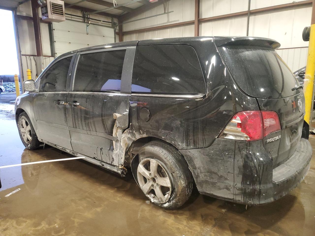2010 Volkswagen Routan VIN 2V4RW3D15AR262734 Copart auction photo, side / rear end damage thumbnail 2