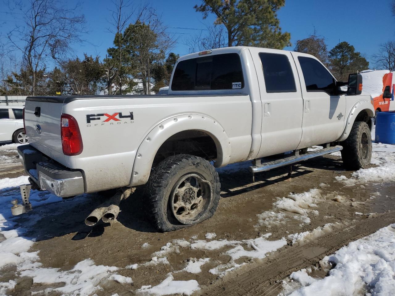 2011 Ford F250 VIN 1FT7W2BT2BEB30870 Copart auction photo, front end / minor dent/scratches damage thumbnail 3