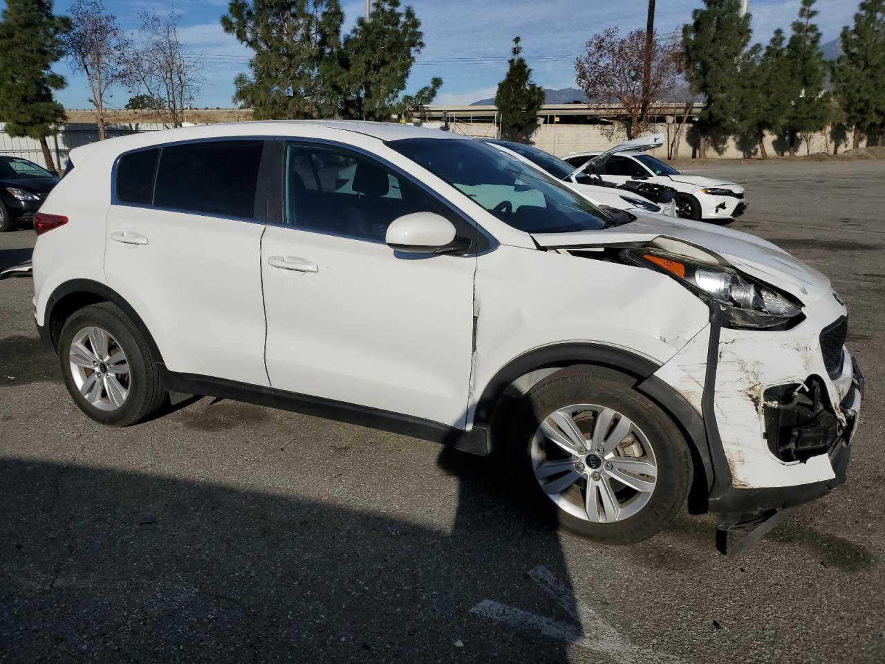 2018 KIA Sportage VIN KNDPM3AC7J7337111 Copart auction photo, front end / side damage thumbnail 4
