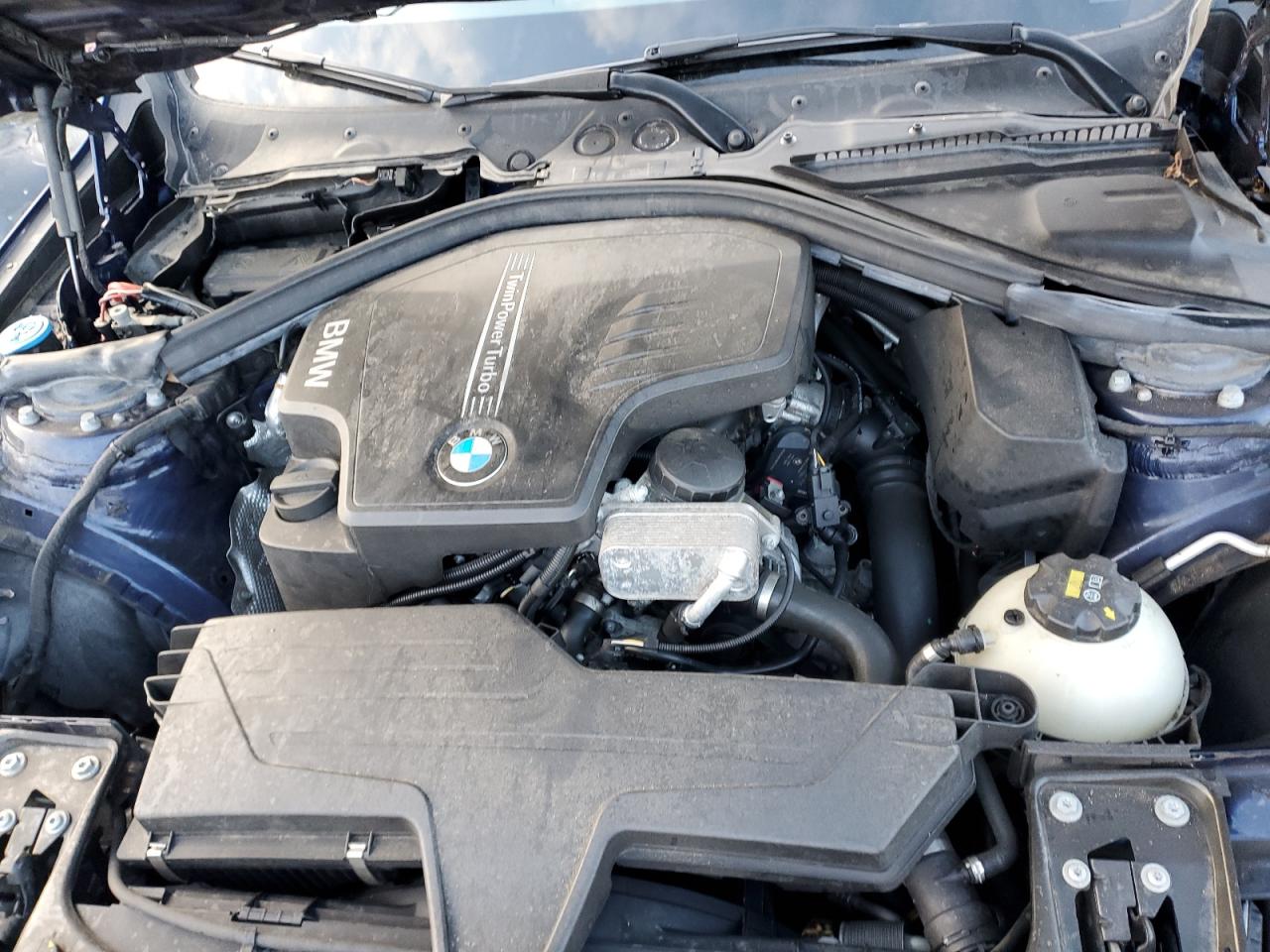 2018 BMW 3er VIN WBA8E5G57JNV02279 Copart auction photo, front end damage thumbnail 11