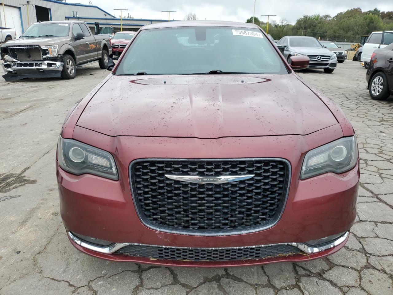 2019 Chrysler 300 VIN 2C3CCABG1KH569558 Copart auction photo, side / rear end damage thumbnail 5