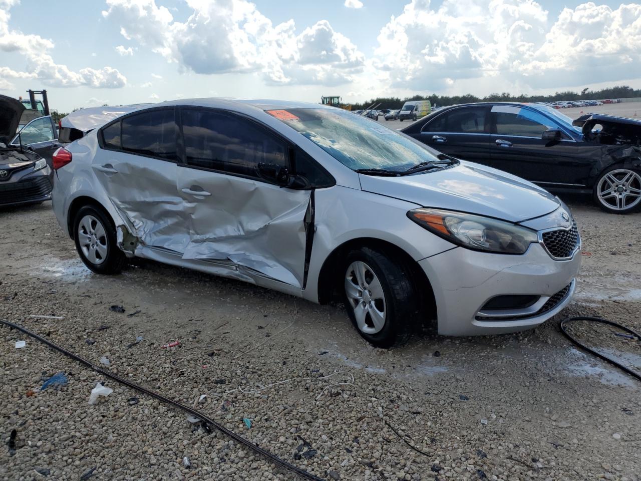 2016 KIA Forte VIN KNAFK4A69G5507522 Copart auction photo, rollover damage thumbnail 4