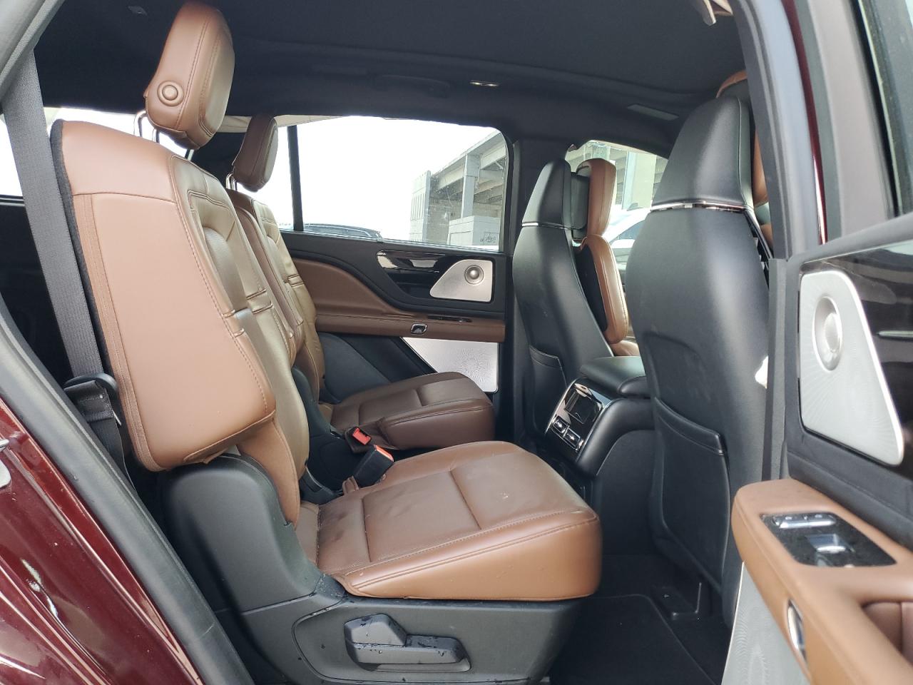 2020 Lincoln Aviator VIN 5LM5J7WC2LGL36878 Copart auction photo, side / minor dent/scratches damage thumbnail 11