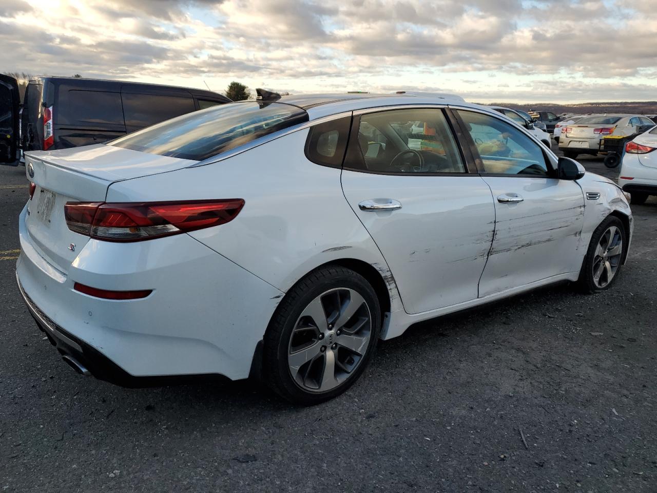 2019 KIA Optima VIN 5XXGT4L36KG375623 Copart auction photo, side / front end damage thumbnail 3