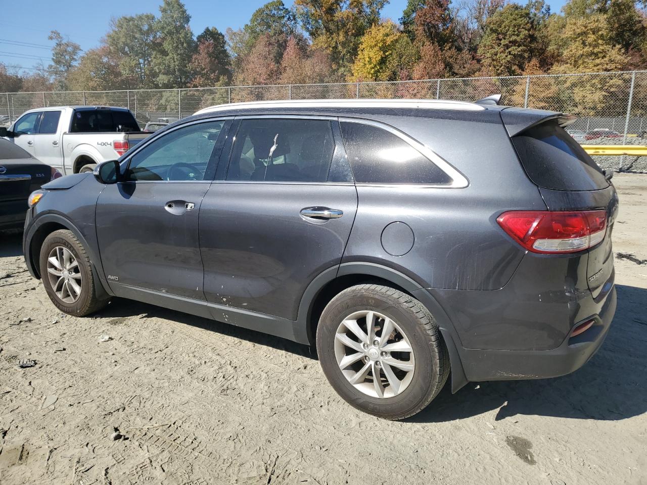 2017 KIA Sorento VIN 5XYPGDA34HG327372 Copart auction photo, front end damage thumbnail 2