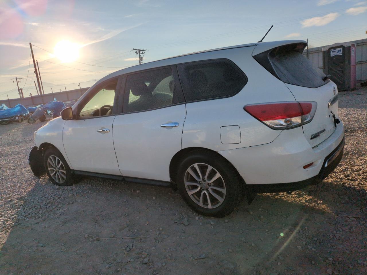 2015 Nissan Pathfinder VIN 5N1AR2MM4FC627743 Copart auction photo, front end damage thumbnail 2