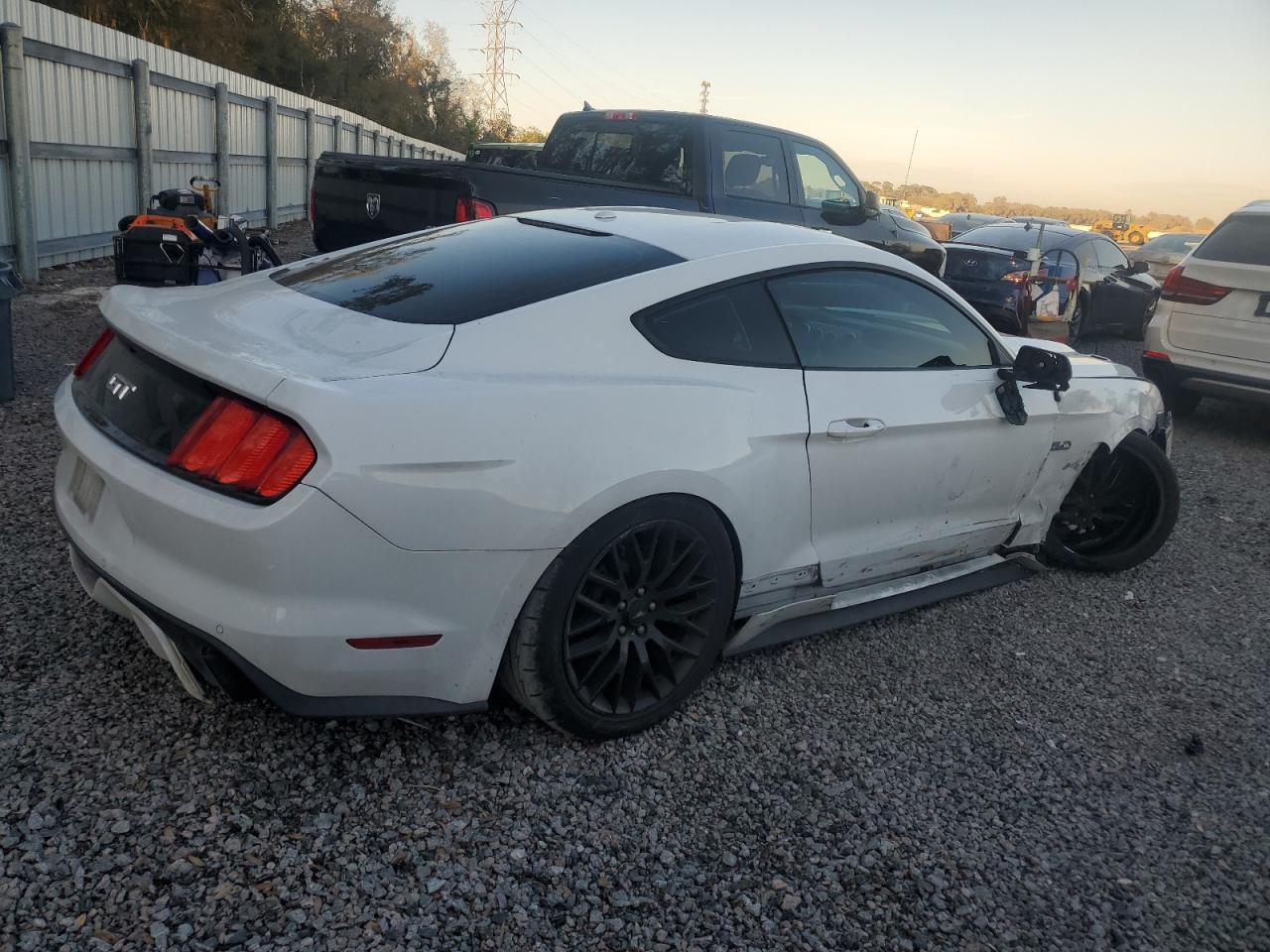2017 Ford Mustang VIN 1FA6P8CF7H5248870 Copart auction photo, front end / side damage thumbnail 3