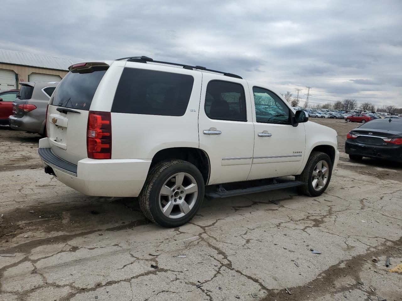 2014 Chevrolet Tahoe VIN 1GNSKCE04ER102943 Copart auction photo, front end damage thumbnail 3