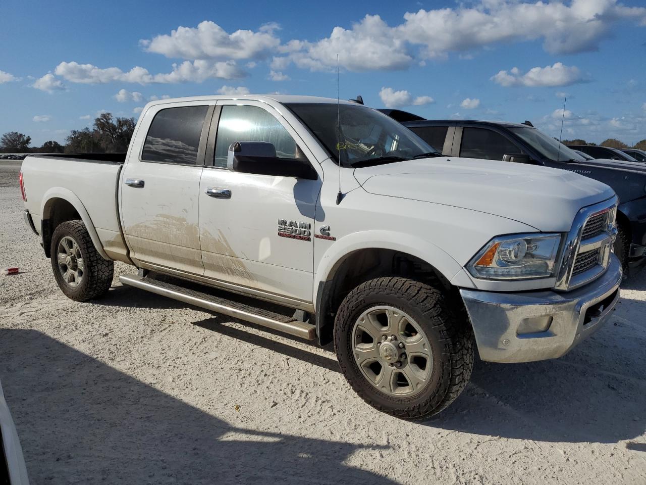 2016 RAM 2500 VIN 3C6UR5FL8GG375640 Copart auction photo, side / minor dent/scratches damage thumbnail 4