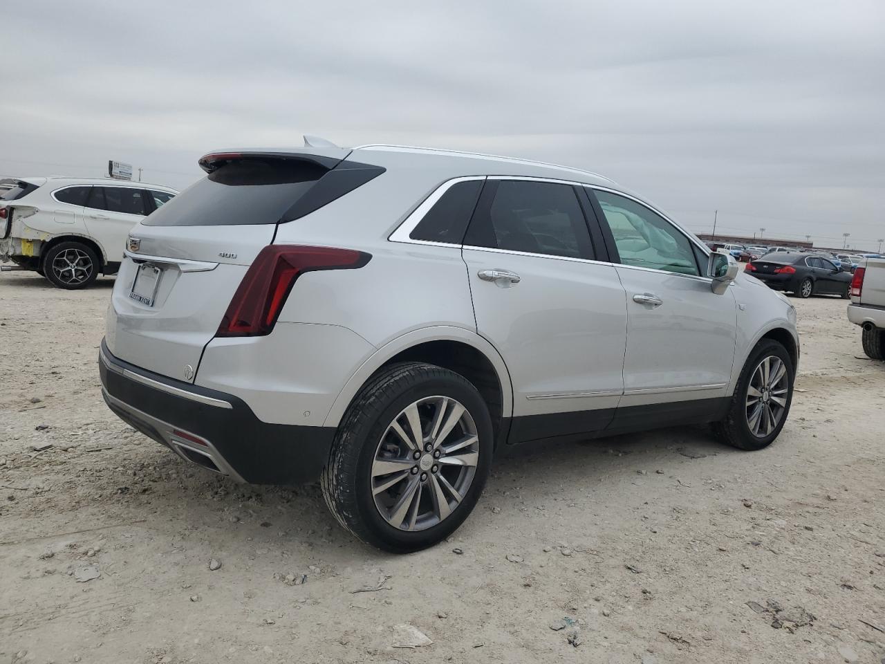 2020 Cadillac XT5 VIN 1GYKNCRS2LZ170306 Copart auction photo, side / minor dent/scratches damage thumbnail 3