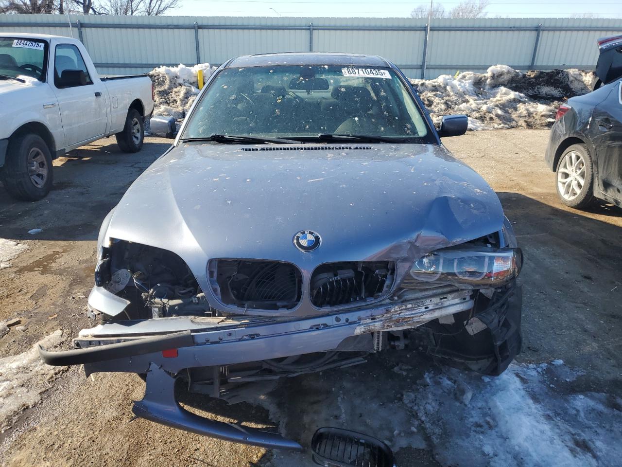 2003 BMW 3er VIN WBAEU33413PH87420 Copart auction photo, front end / mechanical damage thumbnail 5