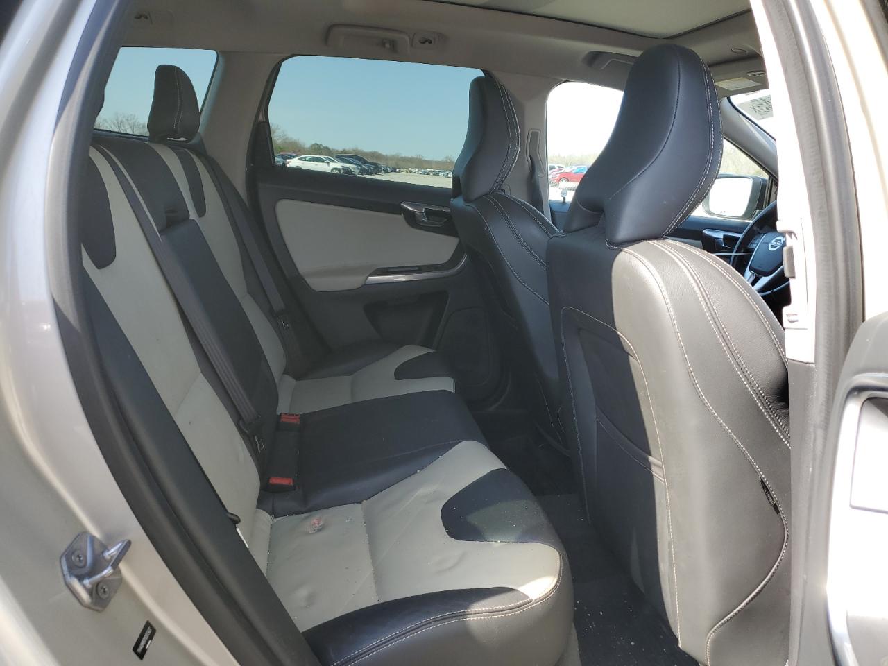 2017 Volvo XC60 VIN YV440MDR7H2075437 Copart auction photo, front end / partial repair damage thumbnail 11