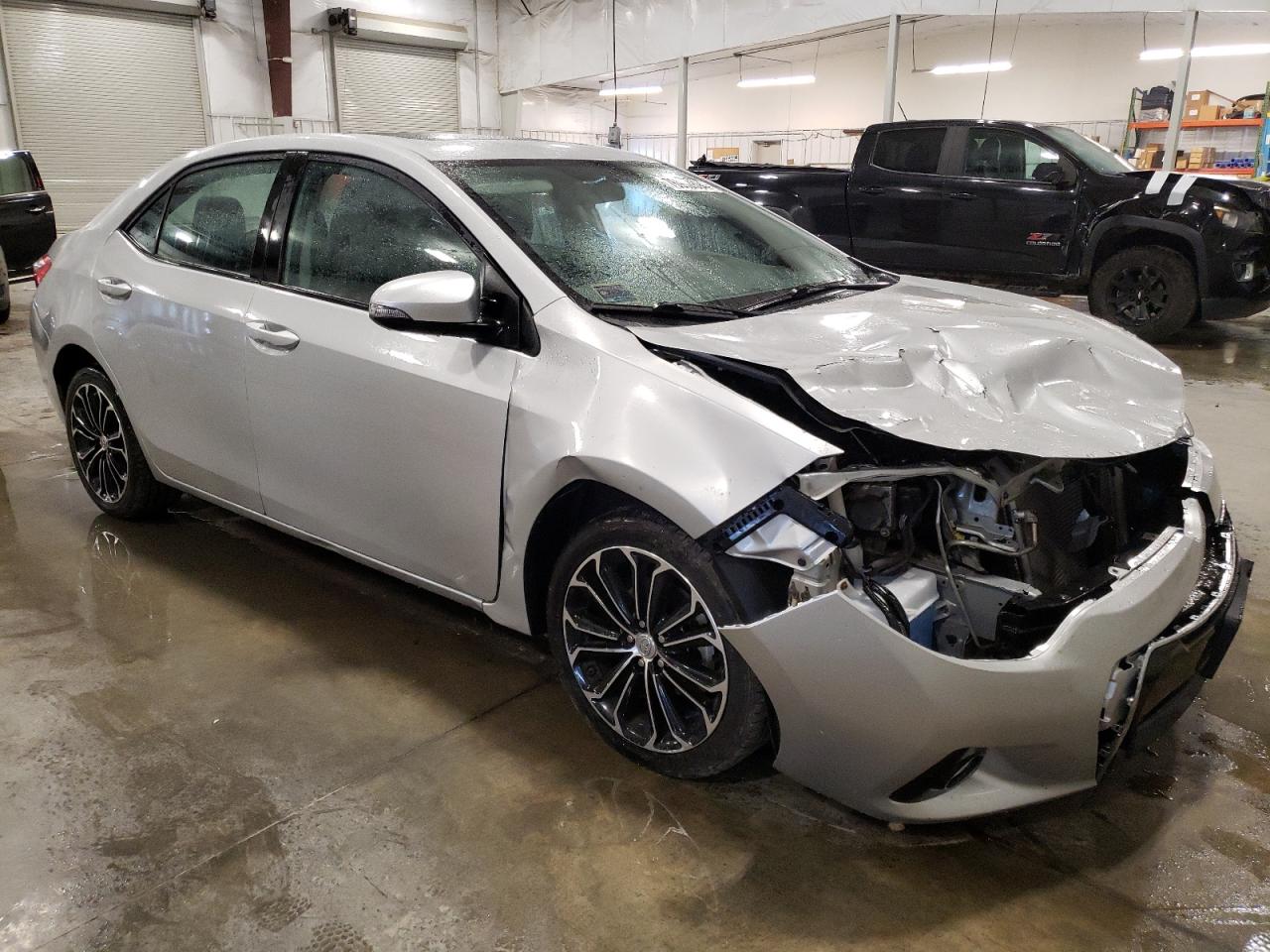 2015 Toyota Corolla VIN 2T1BURHE3FC261994 Copart auction photo, front end / side damage thumbnail 4