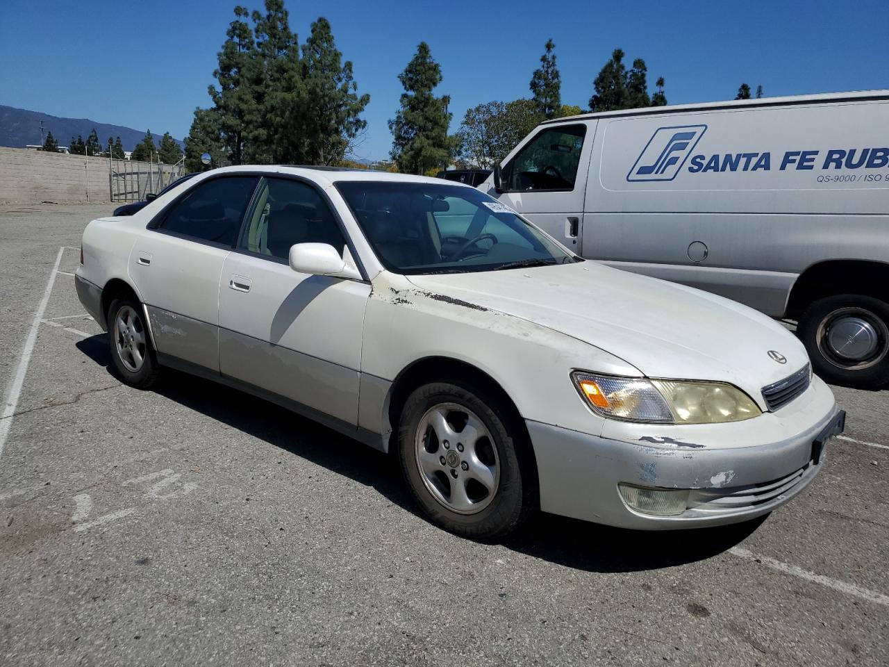 1998 Lexus ES VIN JT8BF28G8W5013500 Copart auction photo, normal wear damage thumbnail 4