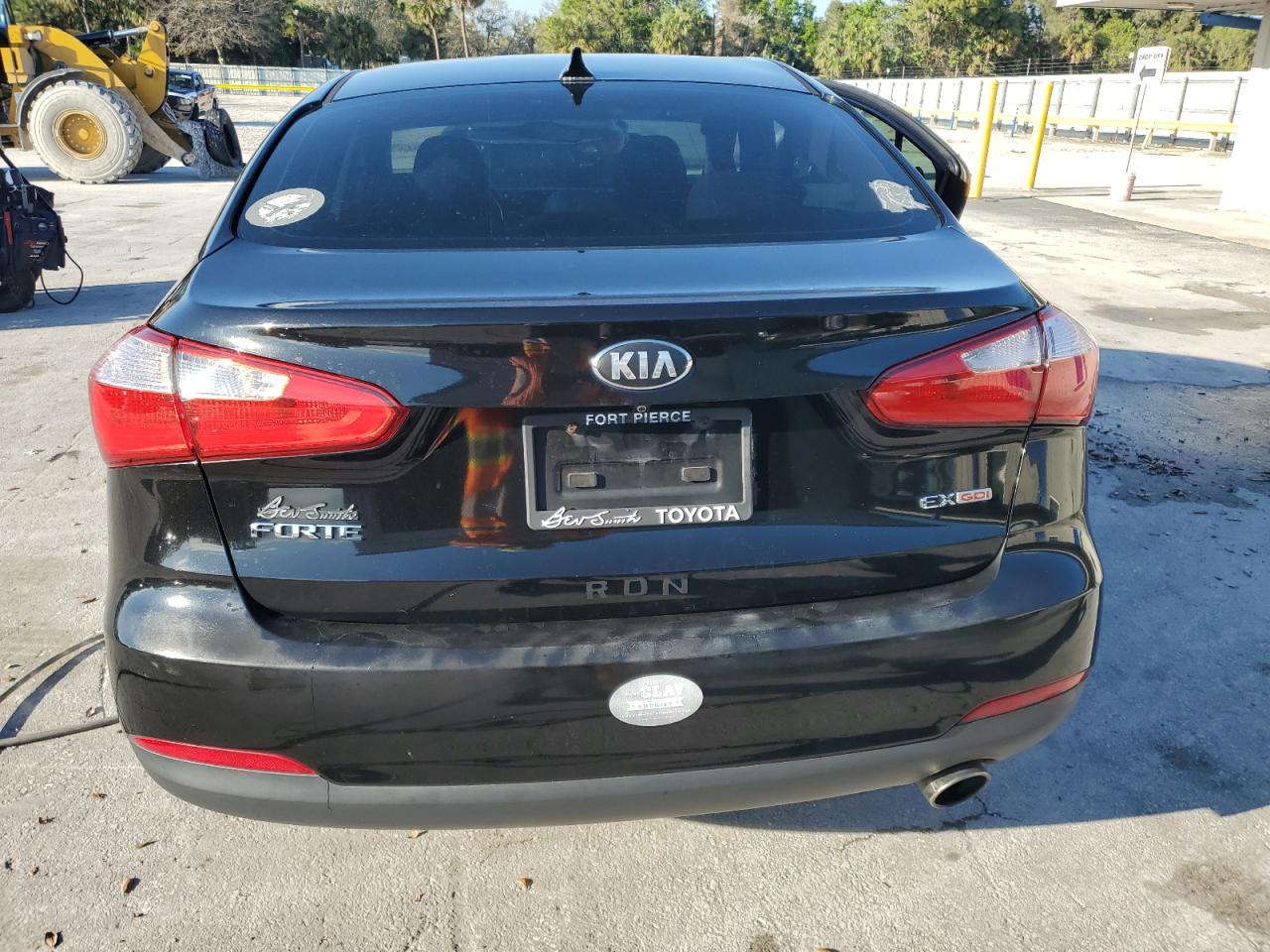 2016 KIA Forte VIN KNAFX4A85G5480581 Copart auction photo, side / minor dent/scratches damage thumbnail 6
