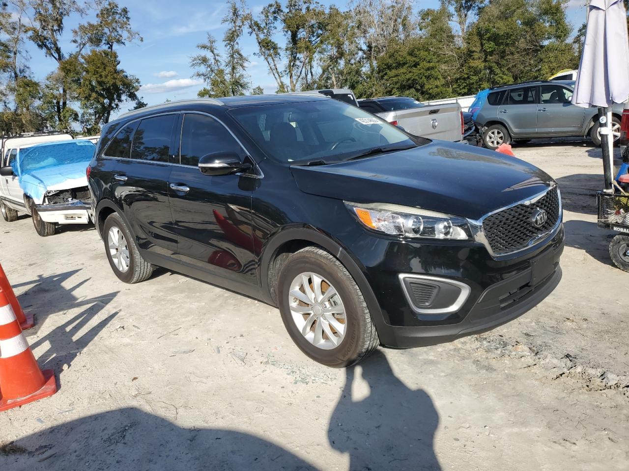 2017 KIA Sorento VIN 5XYPG4A30HG284892 Copart auction photo, mechanical damage thumbnail 4
