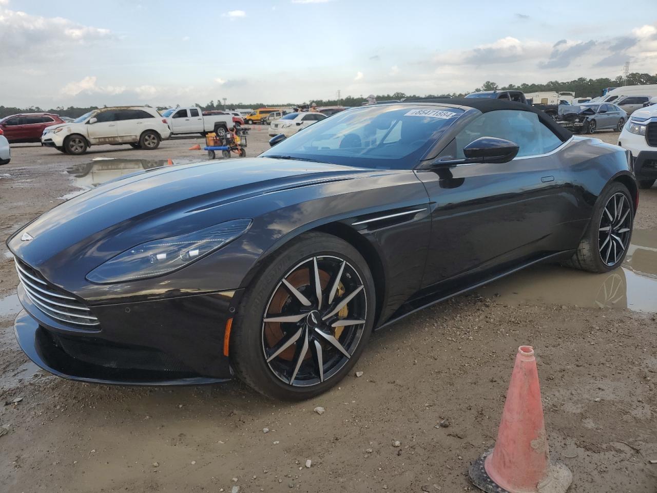 2020 Aston Martin DB11 VIN SCFRMFCW6LGM09132 - Copart auction photo