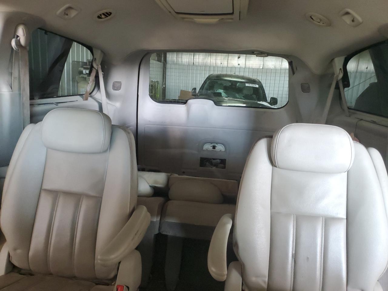 2009 Chrysler Town & Country VIN 2A8HR54109R618939 Copart auction photo, front end / minor dent/scratches damage thumbnail 10