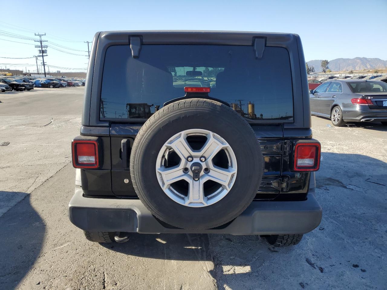2018 Jeep Wrangler VIN 1C4HJXDG5JW268623 Copart auction photo, front end damage thumbnail 6