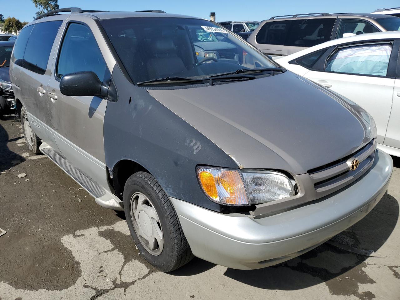 2000 Toyota Sienna VIN 4T3ZF13C1YU288572 Copart auction photo, rear end damage thumbnail 4