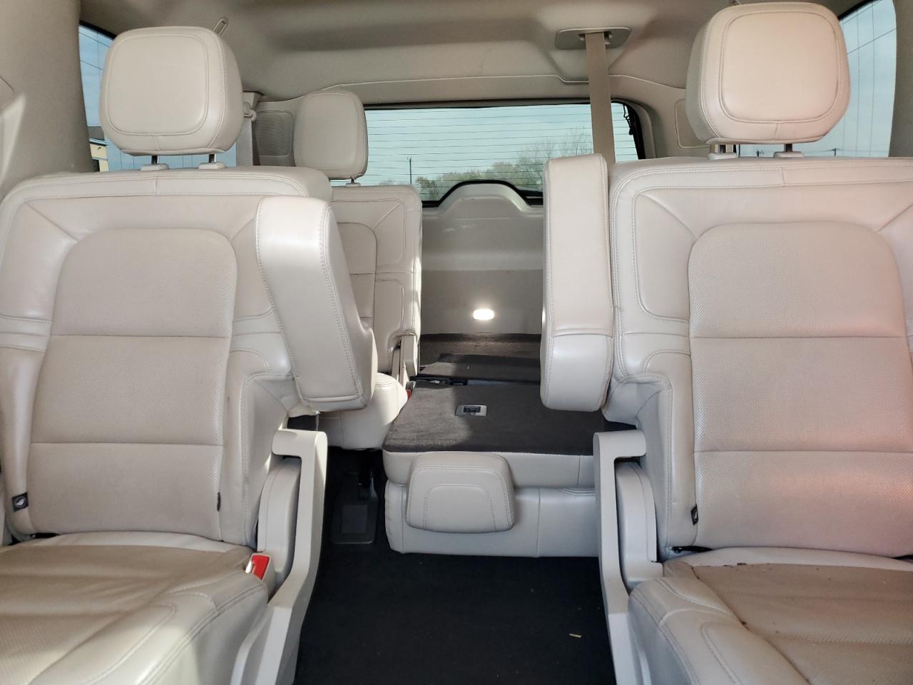 2020 Lincoln Navigator VIN 5LMJJ3LT9LEL21818 Copart auction photo, rear end damage thumbnail 10