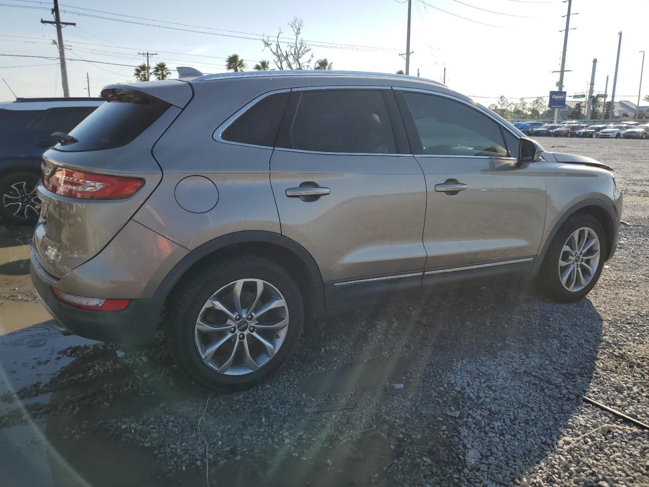 2019 Lincoln MKC VIN 5LMCJ2C93KUL11975 Copart auction photo, front end damage thumbnail 3