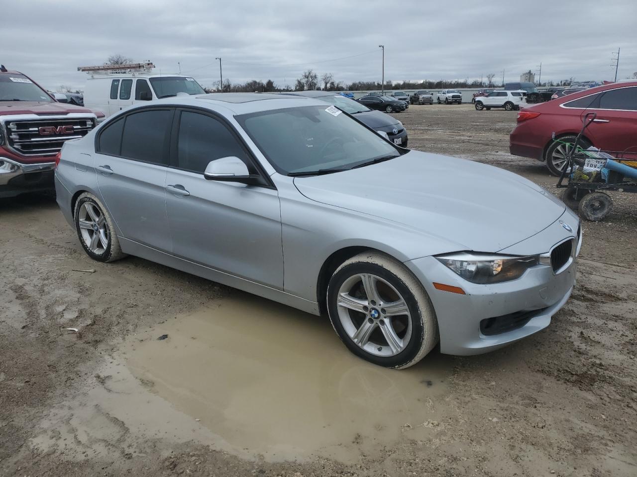 2013 BMW 3er VIN WBA3C1G51DNR48604 Copart auction photo, vandalism damage thumbnail 4