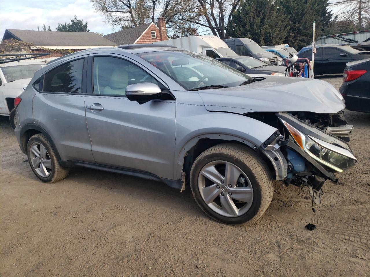 2019 Honda HR-V VIN 3CZRU6H53KM723527 Copart auction photo, front end / minor dent/scratches damage thumbnail 4