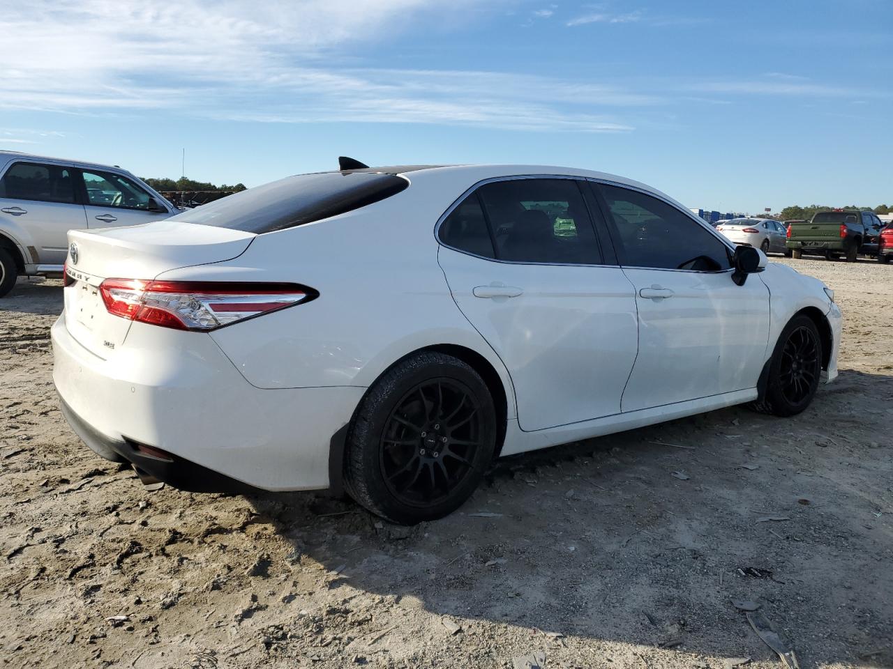 2018 Toyota Camry VIN 4T1B11HK3JU081468 Copart auction photo, minor dent/scratches damage thumbnail 3