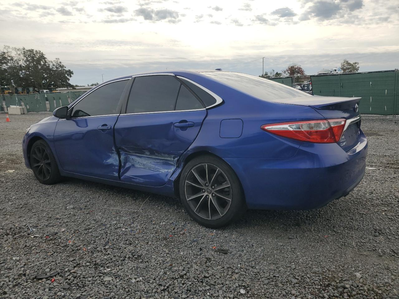 2015 Toyota Camry VIN 4T1BF1FK4FU910513 Copart auction photo, side / front end damage thumbnail 2