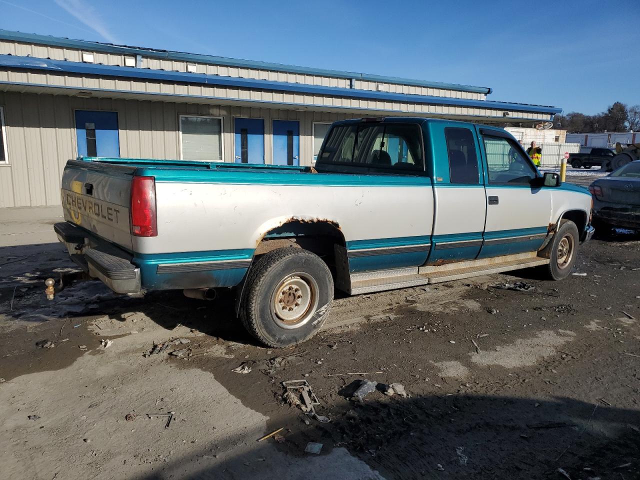1995 Chevrolet GMT-400 VIN 1GCGC29KXSE159796 Copart auction photo, front end damage thumbnail 3
