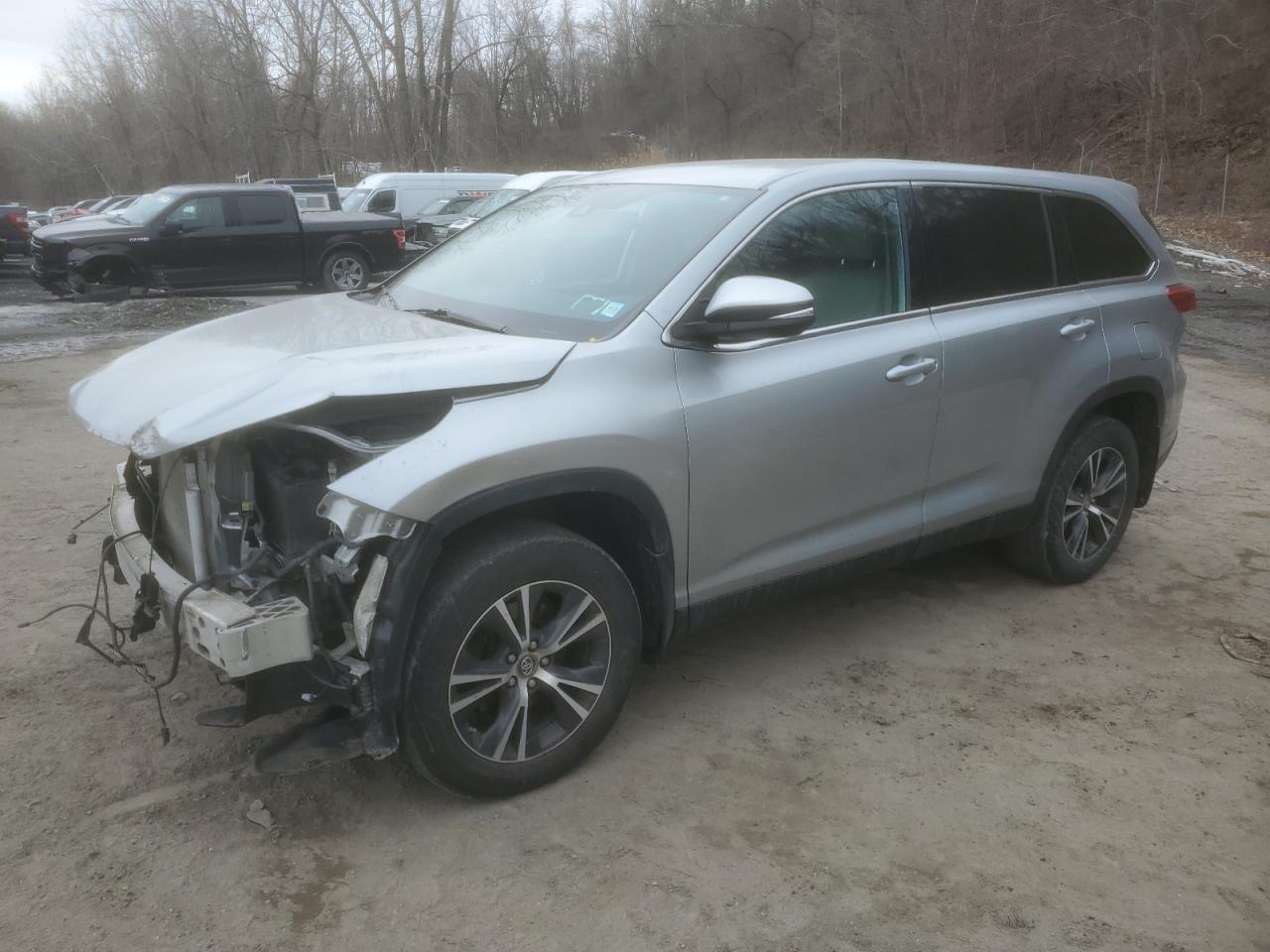 2019 Toyota Highlander VIN 5TDBZRFH2KS993873