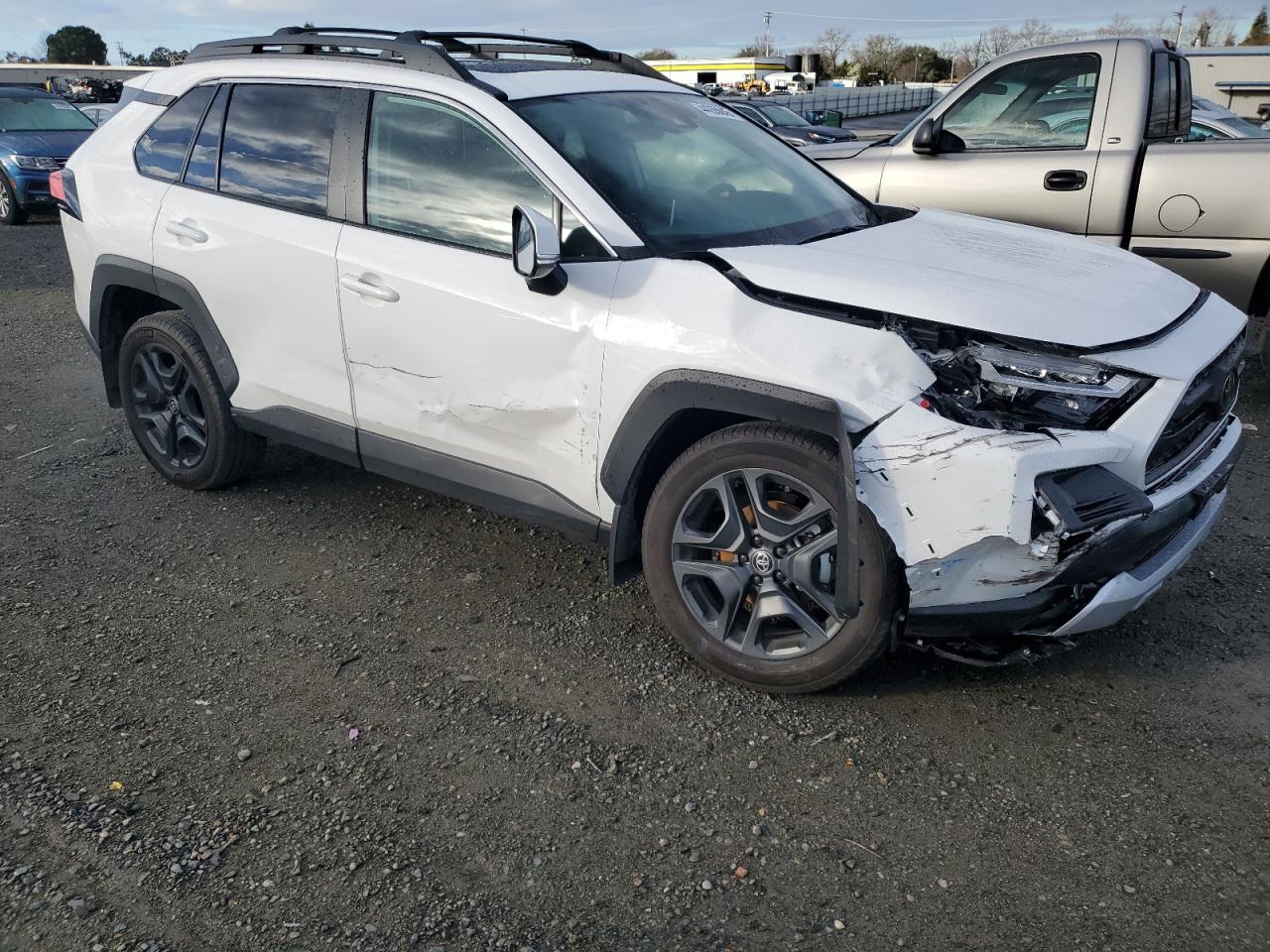 2024 Toyota RAV 4 VIN 2T3J1RFV0RW489615 Copart auction photo, front end / side damage thumbnail 4