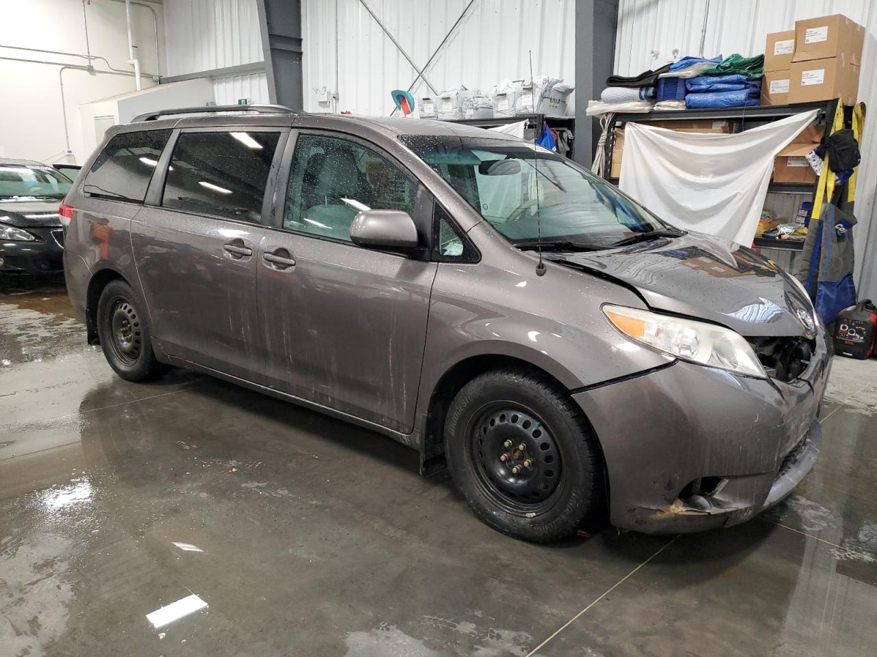 2012 Toyota Sienna VIN 5TDKK3DC5CS207672 Copart auction photo, front end / minor dent/scratches damage thumbnail 4