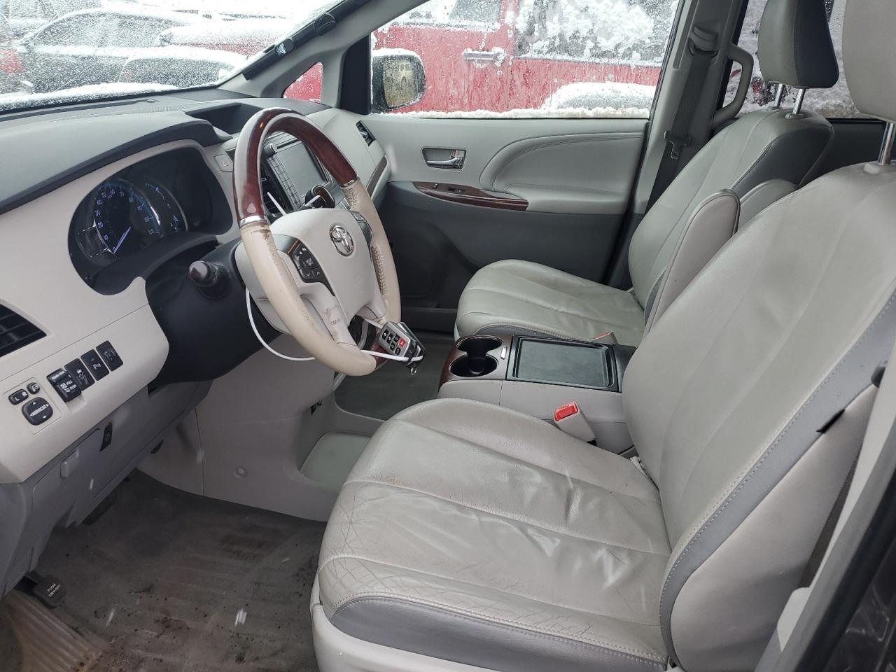 2012 Toyota Sienna VIN 5TDDK3DC2CS044276 Copart auction photo, front end damage thumbnail 7