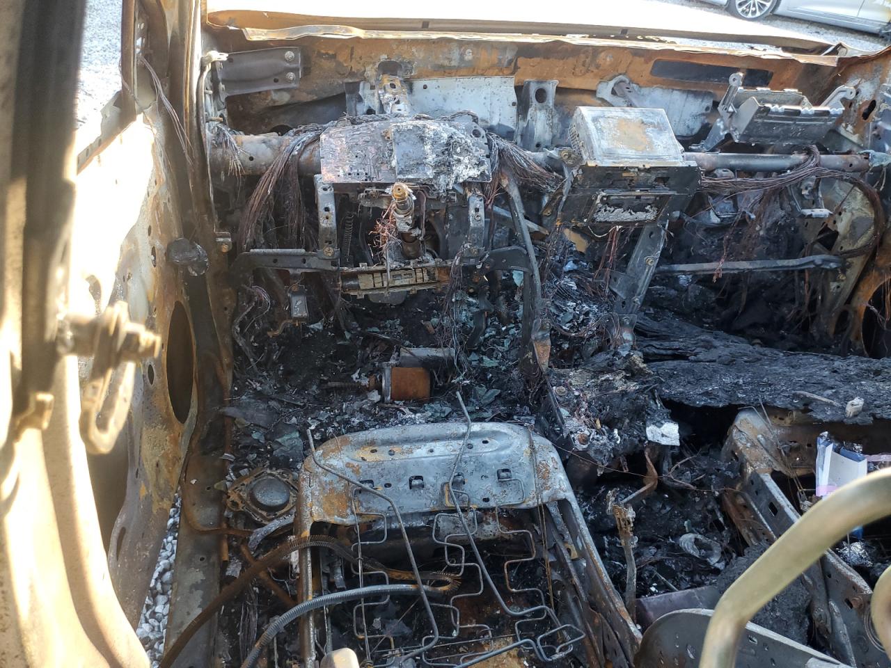 2019 Toyota Highlander VIN 5TDZARFH4KS044833 Copart auction photo, burn damage thumbnail 8