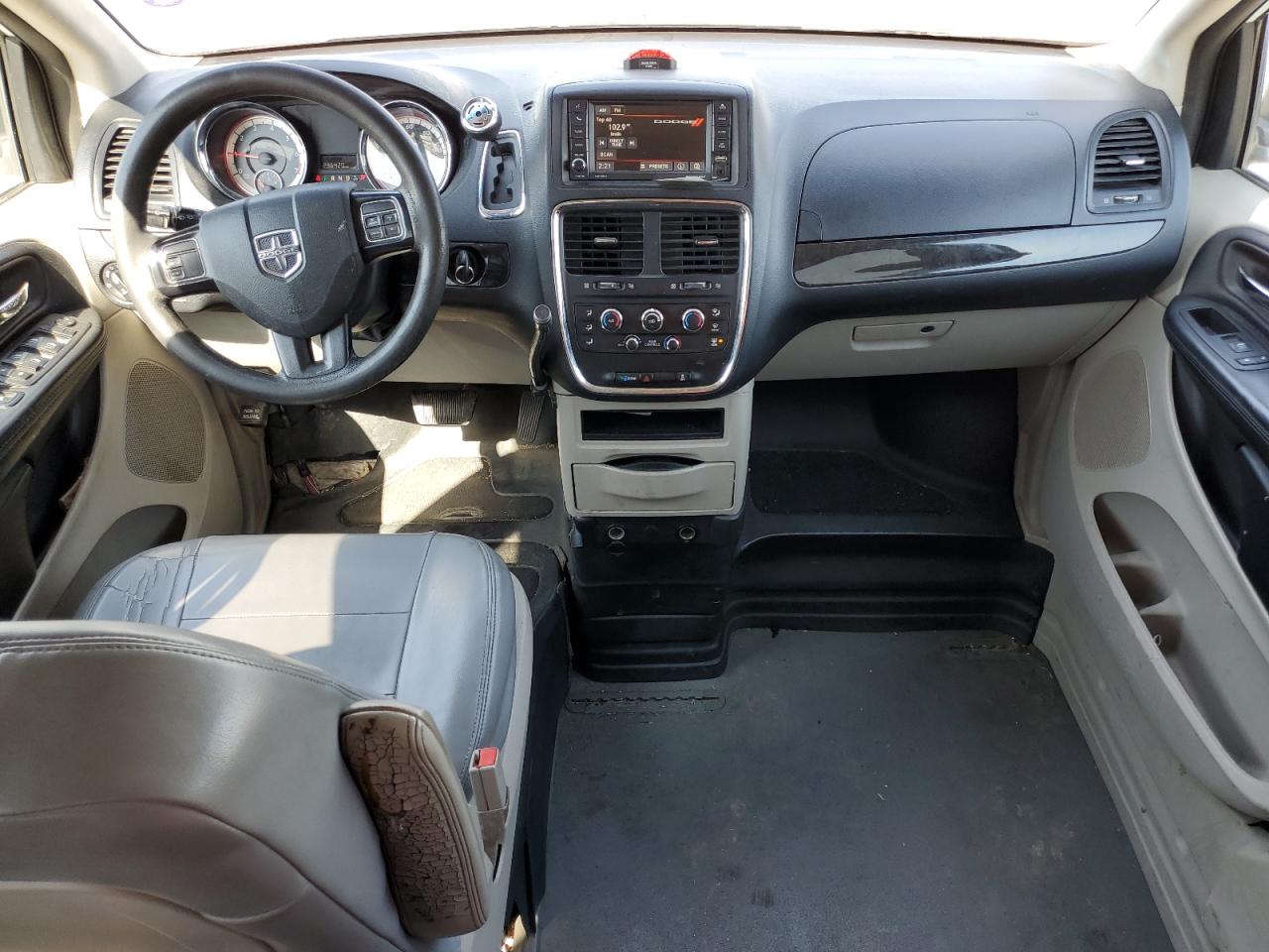 2017 Dodge Caravan VIN 2C4RDGBGXHR776491 Copart auction photo, minor dent/scratches damage thumbnail 8