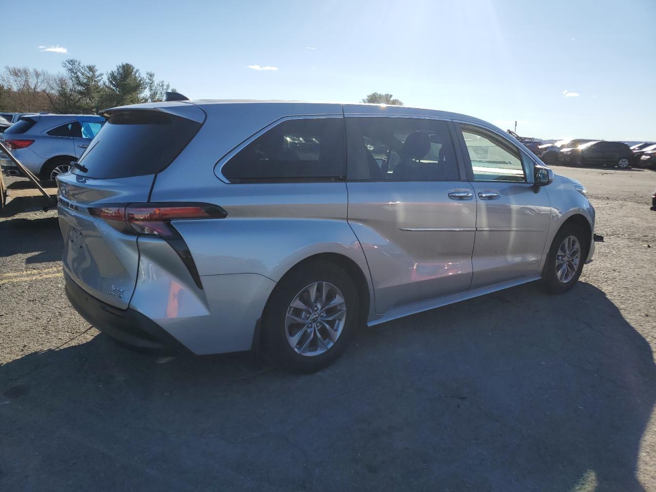 2021 Toyota Sienna VIN 5TDYRKECXMS022873 Copart auction photo, rear end damage thumbnail 3