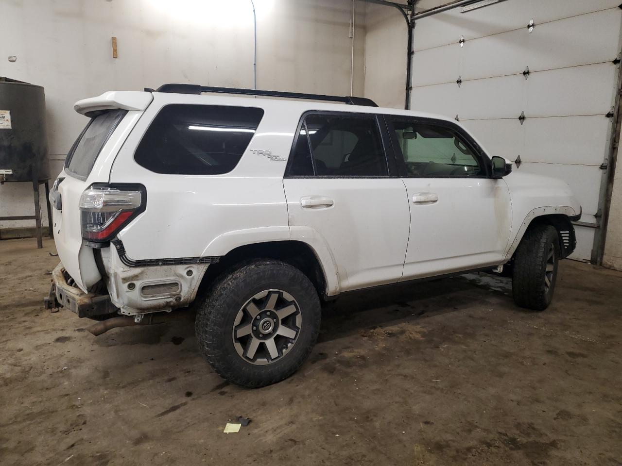 2019 Toyota 4Runner VIN JTEBU5JR9K5660059 Copart auction photo, front end / rear end damage thumbnail 3