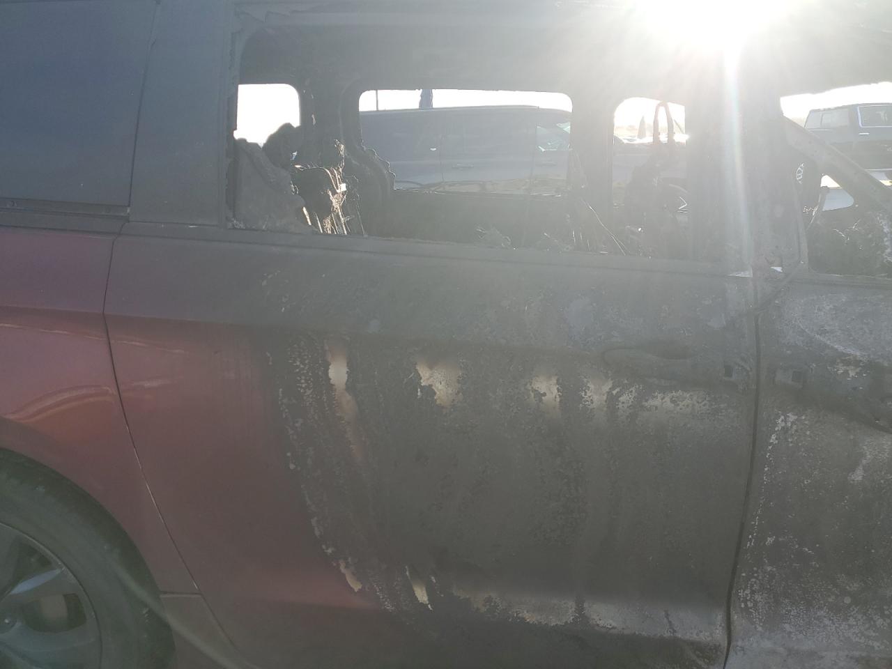 2018 Chrysler Pacifica VIN 2C4RC1BG9JR197482 Copart auction photo, burn damage thumbnail 11