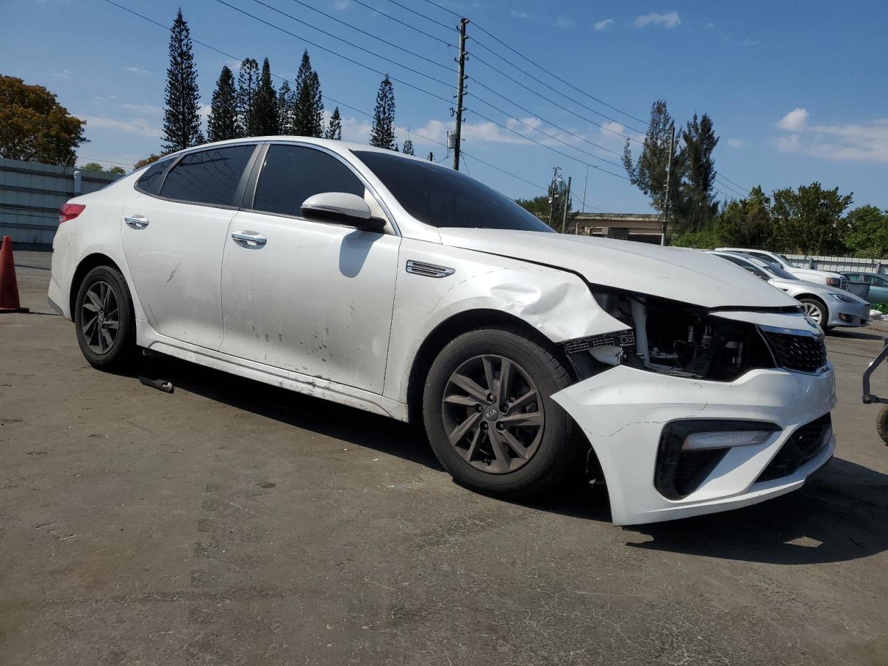2020 KIA Optima VIN 5XXGT4L35LG425820 Copart auction photo, front end / side damage thumbnail 4