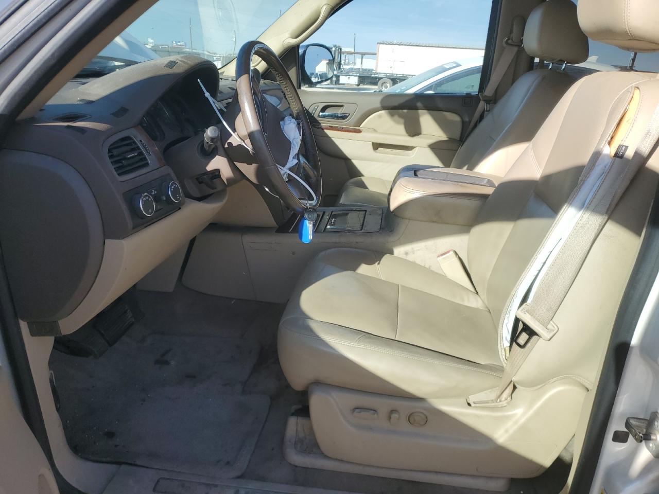 2010 Chevrolet Avalanche VIN 3GNVKGE04AG197292 Copart auction photo, front end damage thumbnail 7