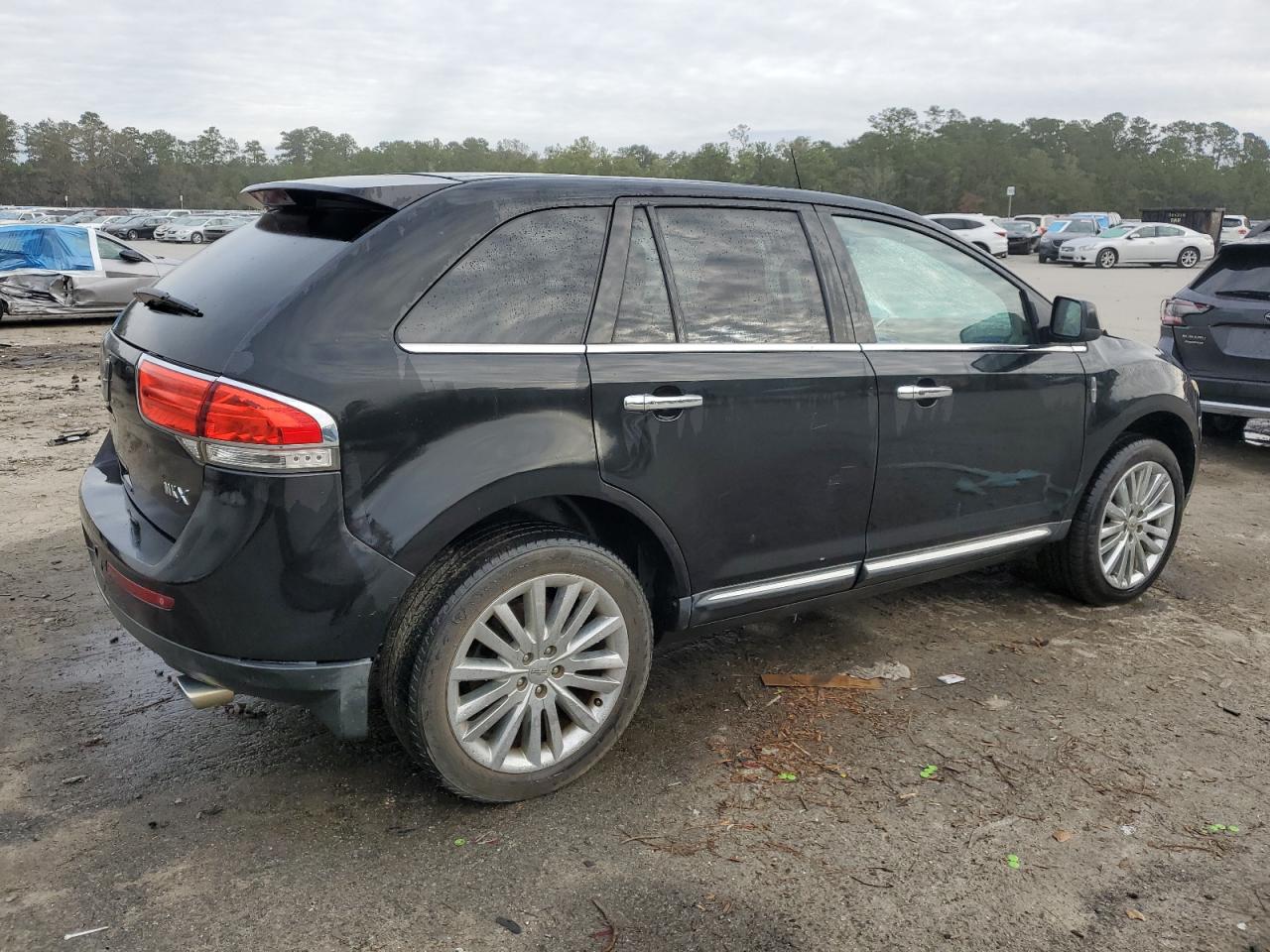 2011 Lincoln MKX VIN 2LMDJ6JK8BBJ03301 Copart auction photo, top/roof damage thumbnail 3
