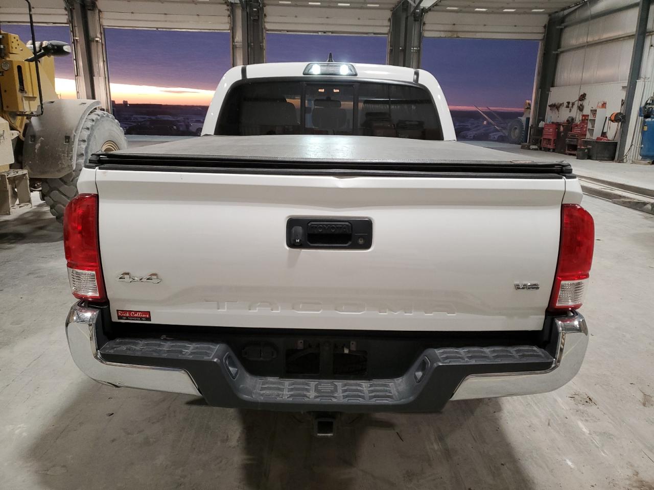 2017 Toyota Tacoma VIN 3TMCZ5AN8HM096429 Copart auction photo, front end damage thumbnail 6