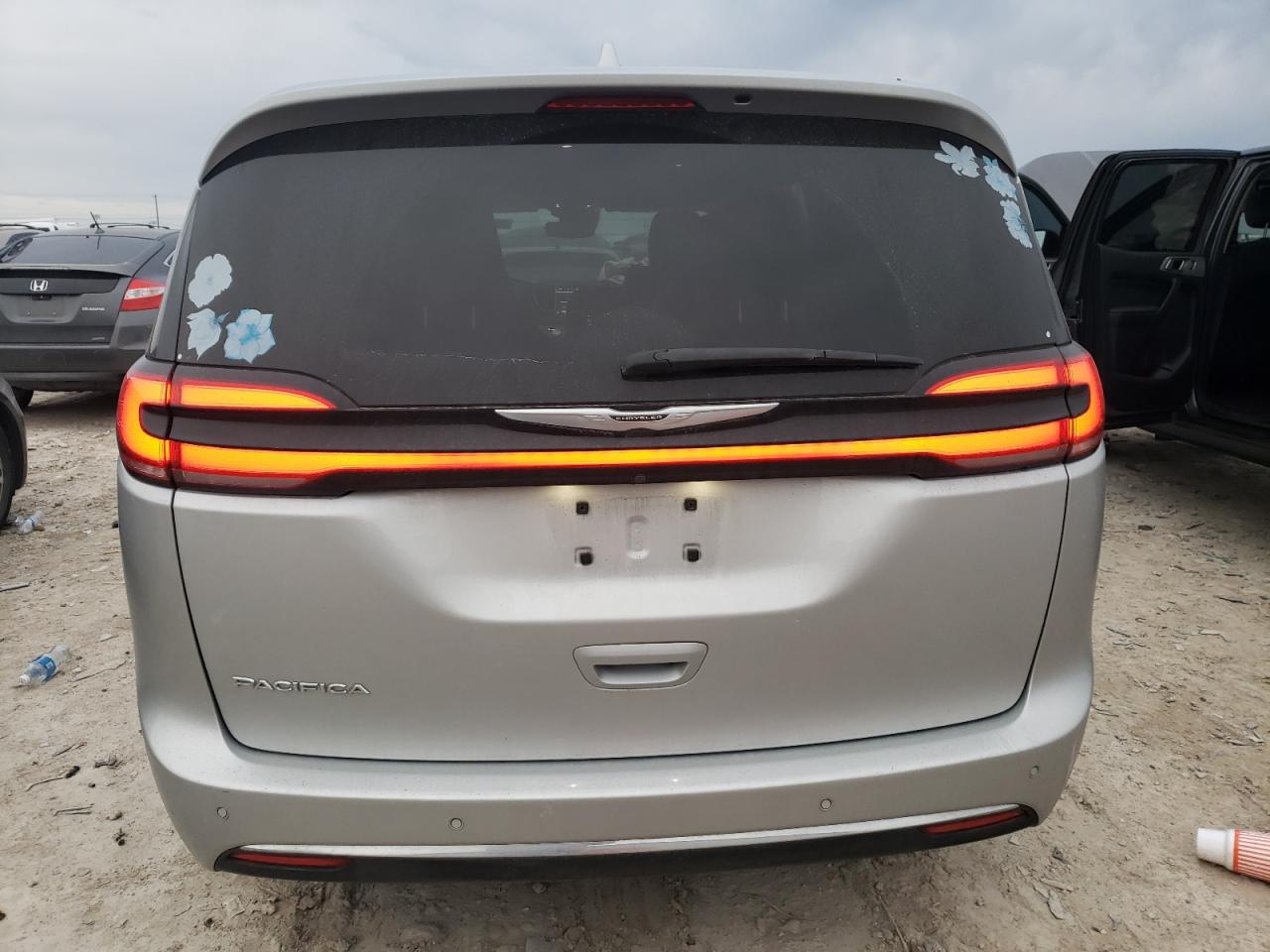 2022 Chrysler Pacifica VIN 2C4RC1BGXNR152167 Copart auction photo, front end / minor dent/scratches damage thumbnail 6